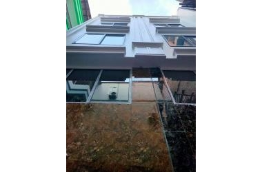 BÁN NHÀ HIẾM, RẤT ĐẸP, NGUYỄN KHÁNH TOÀN - 40M2, 5 TẦNG. GIÁ CHỈ 3.85. TỶ TRƯỚC NHÀ RỘNG THOÁNG.
